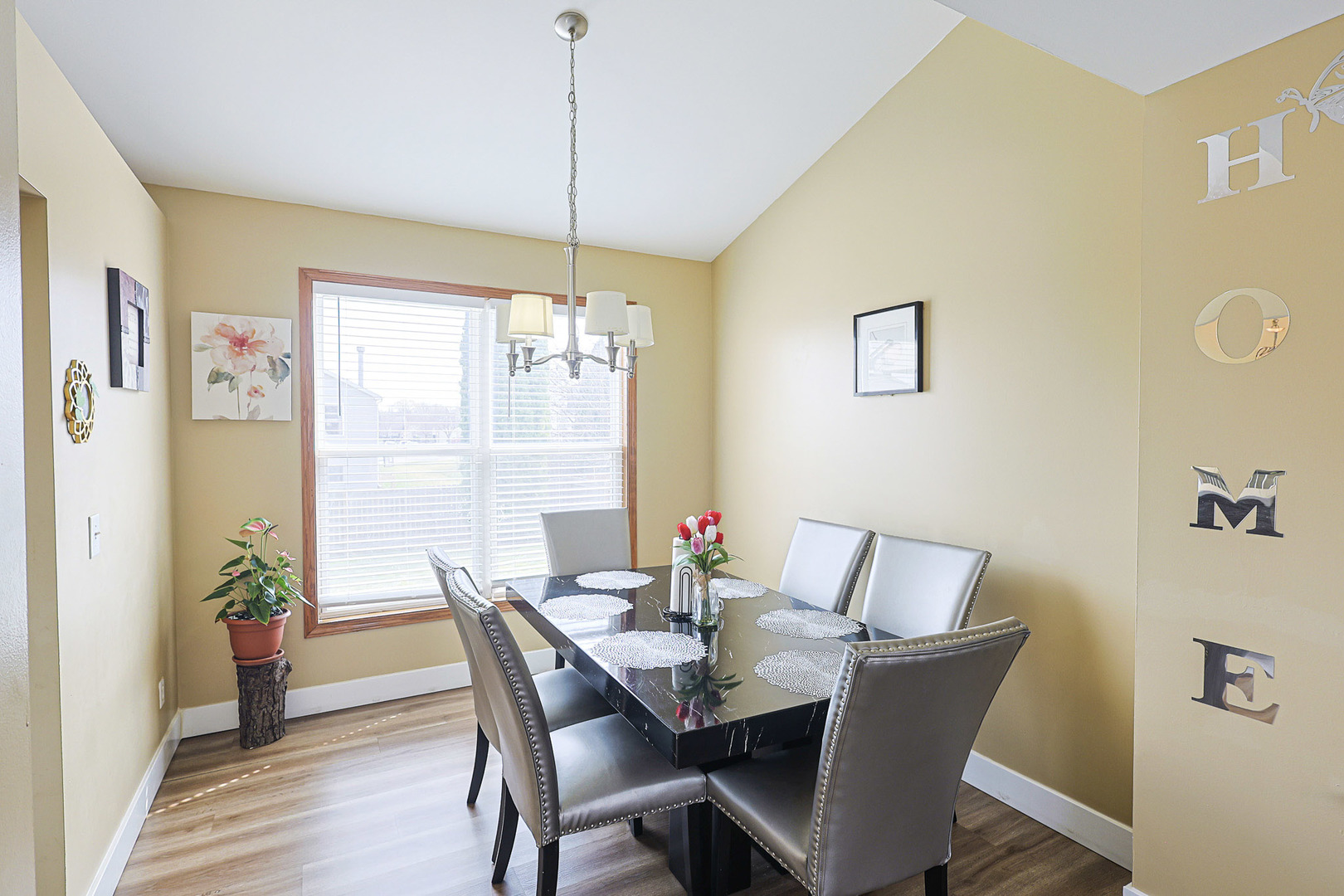 520 Calgary Way Belvidere, IL 61008 - Photo 7 of 26