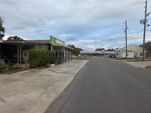 $3,000 | 38201 10th Avenue, Zephyrhills, FL 33542