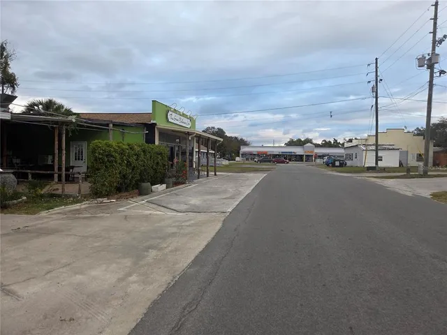 $3,000 | 38201 10th Avenue, Zephyrhills, FL 33542