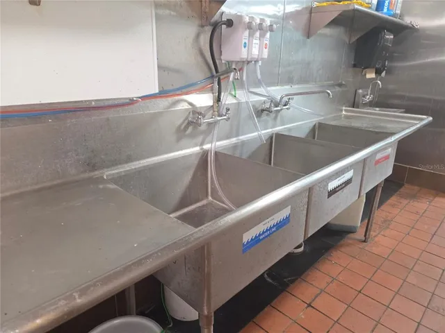 $3,000 | 38201 10th Avenue, Zephyrhills, FL 33542