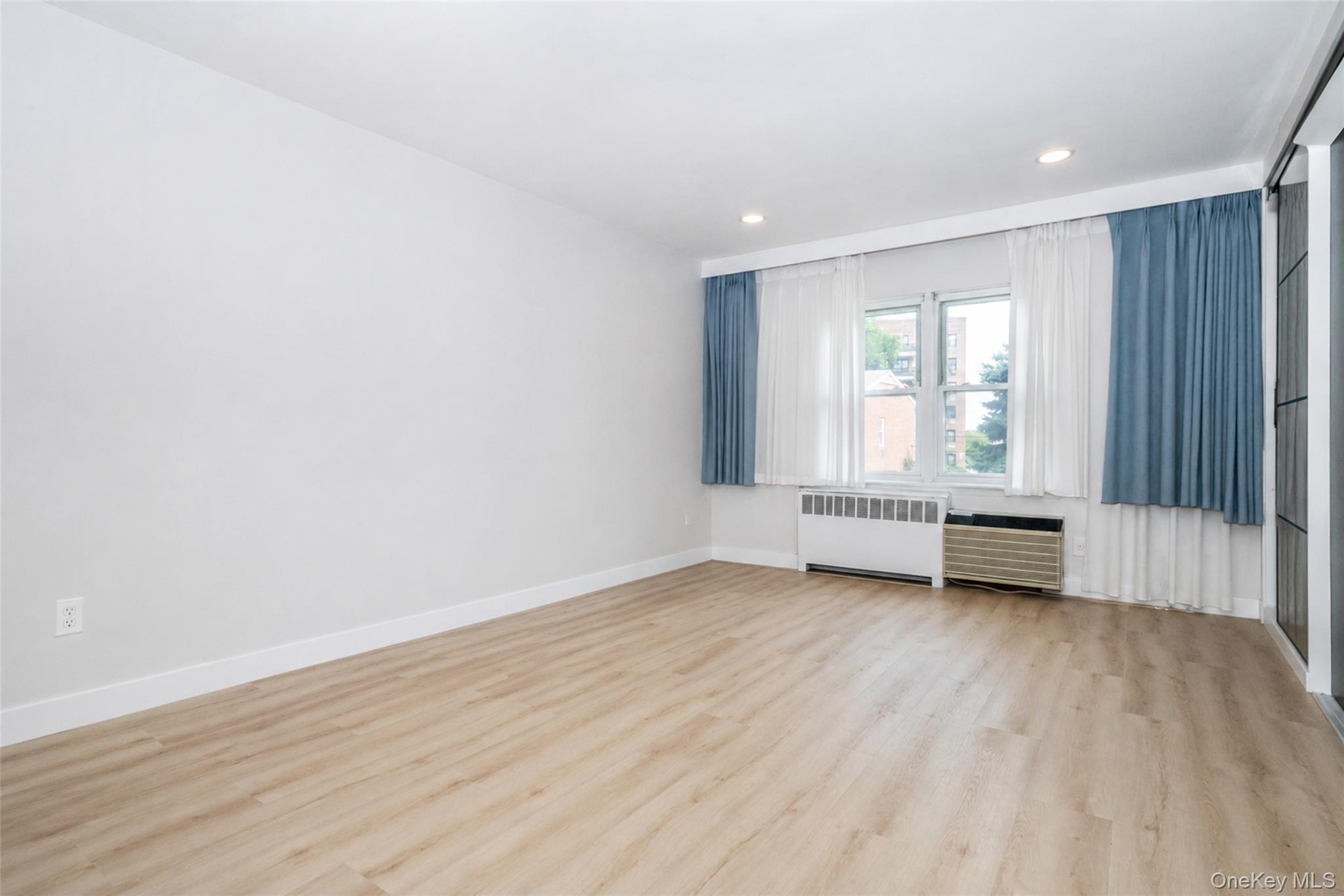 643 Pelham Road, Unit 4D New Rochelle, NY 10805 - Photo 2 of 37