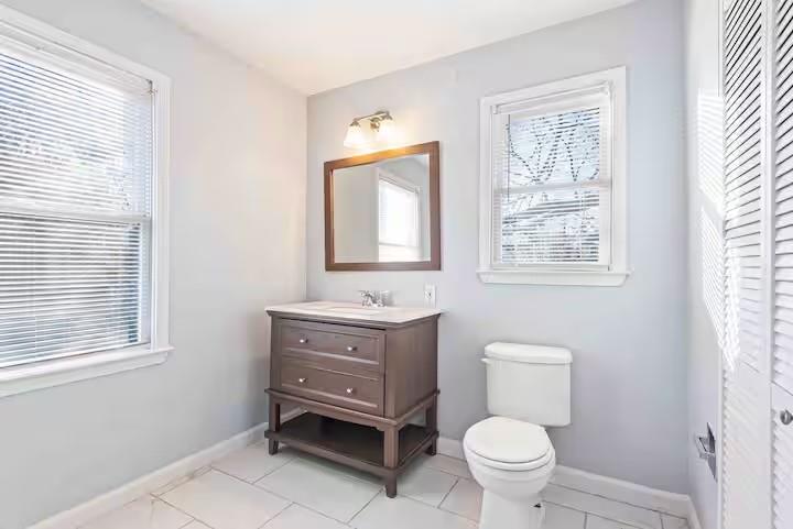 673 Windsor Street Southwest Atlanta, GA 30310 - Photo 27 of 29 a bathroom with a toilet sink and mirror