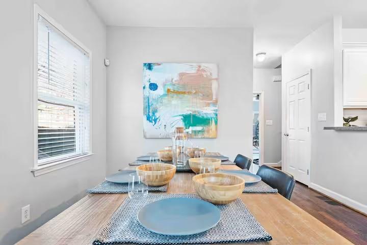673 Windsor Street Southwest Atlanta, GA 30310 - Photo 6 of 29 a living room with furniture and a window