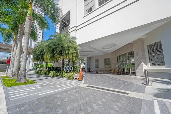 $4,800 | 999 Southwest 1st Avenue, Unit 2214, Miami, FL 33130
