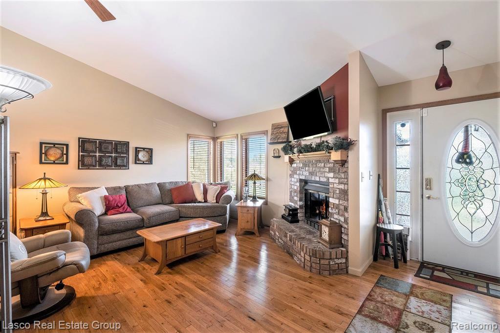 1251 North Oak Road Davison, MI 48423 - Photo 3 of 22