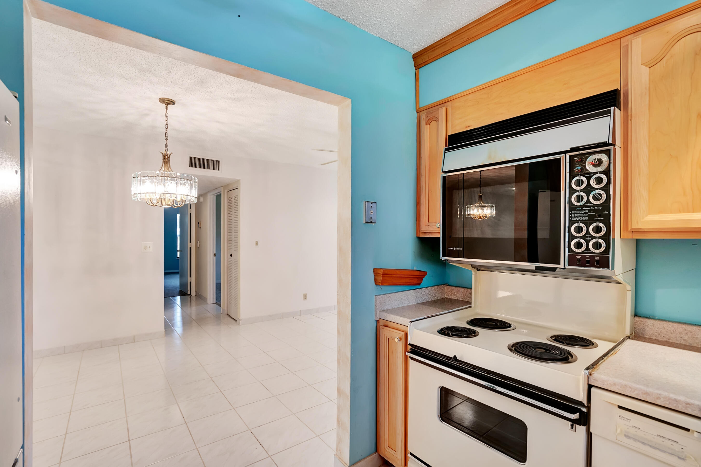 14100 Nesting Way, Unit D Delray Beach, FL 33484 - Photo 14 of 31 a kitchen that has a stove and a microwave