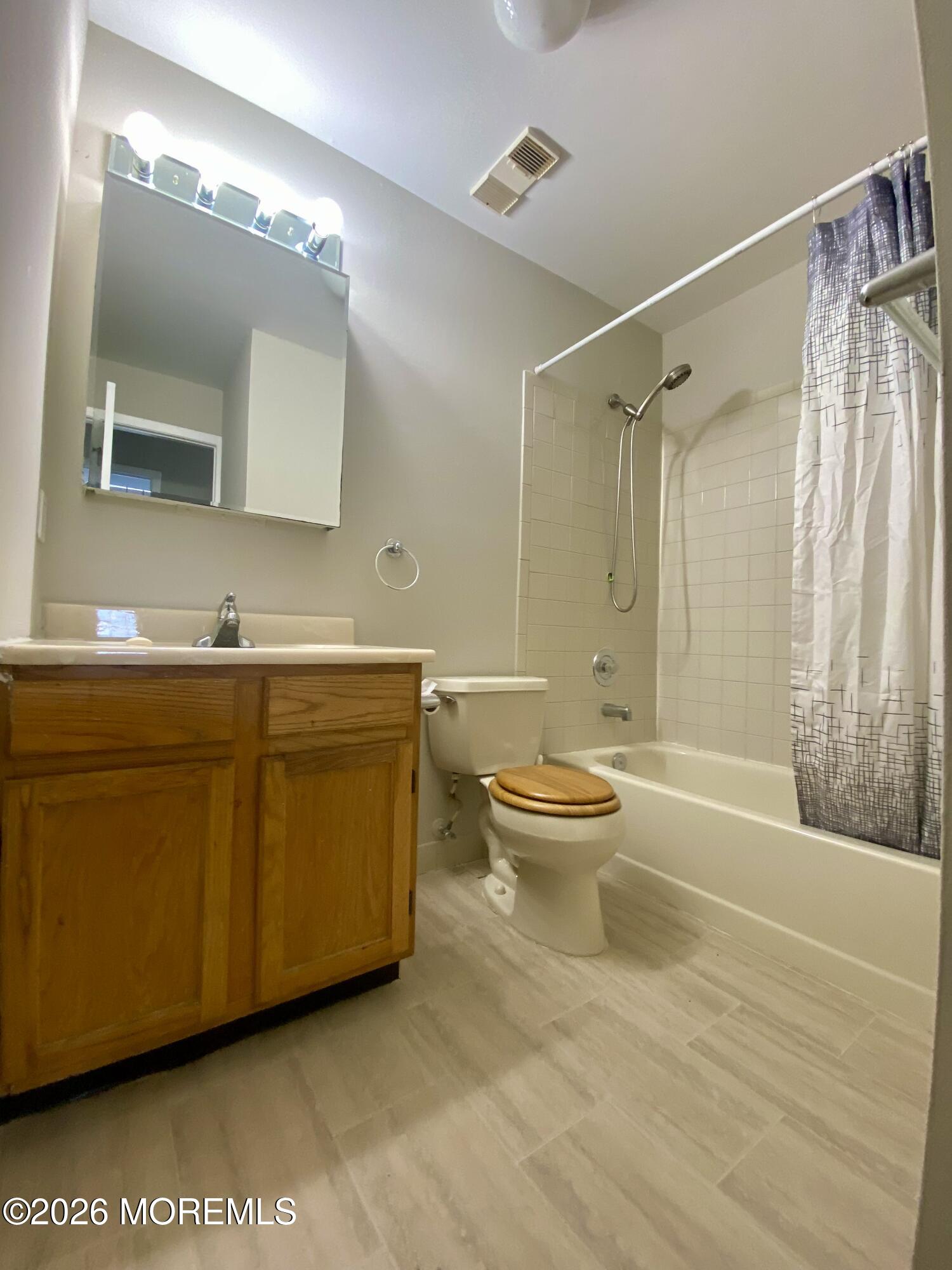 231 Atlantic Street, Unit 83D Keyport, NJ 07735 - Photo 12 of 20 Bathroom 1