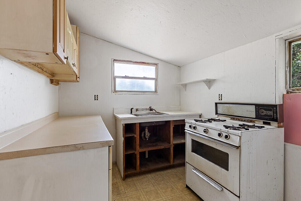 259 Drury Road Solon, ME 04979 - Photo 16 of 34 16_BP5A0261_DxO_mls