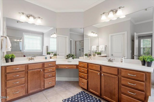 a view of a house with backyard and garden