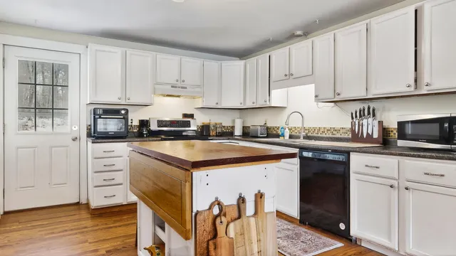 $470,000 | 163 Valley Road, Raymond, ME 04071