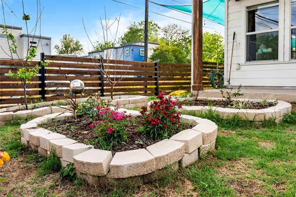 $800,000 | 1600 Maple Avenue, Unit 1, Austin, TX 78702