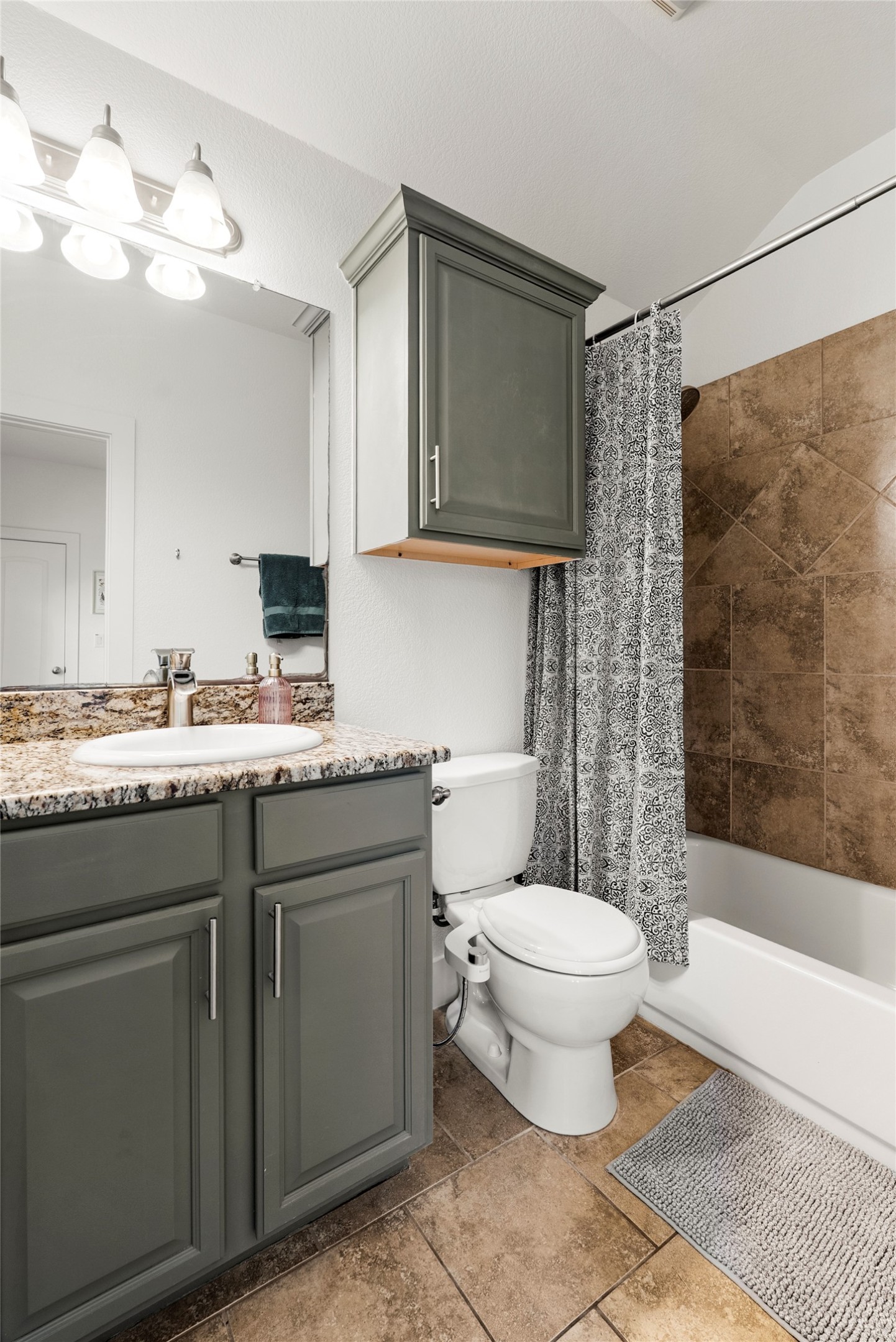 1600 Maple Avenue, Unit 1 Austin, TX 78702 - Photo 18 of 38 bath tub in guest bath #2