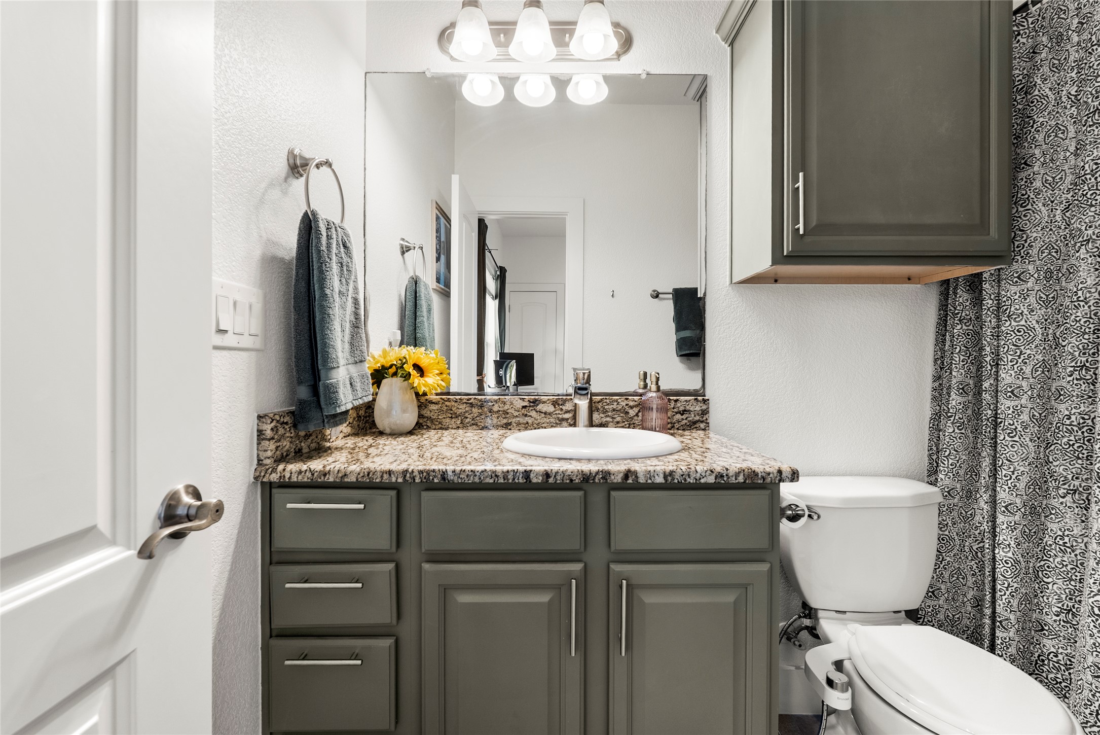 1600 Maple Avenue, Unit 1 Austin, TX 78702 - Photo 27 of 38 guest bath