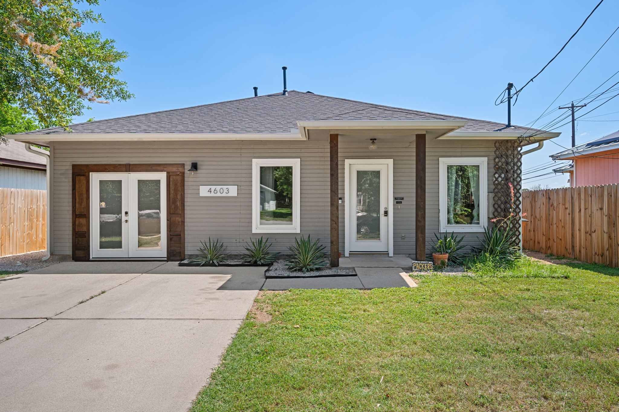 4603 Ribbecke Avenue Austin, TX 78721 - Photo 2 of 37