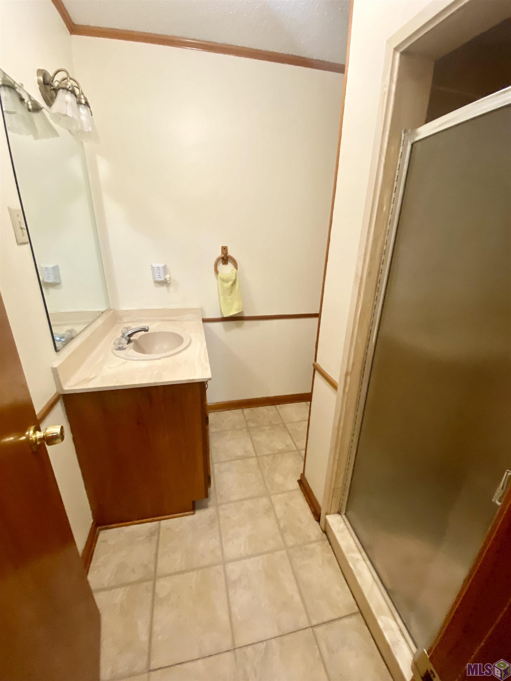 38876 Reinninger Road Denham Springs, LA 70706 - Photo 17 of 31 Bathroom 3