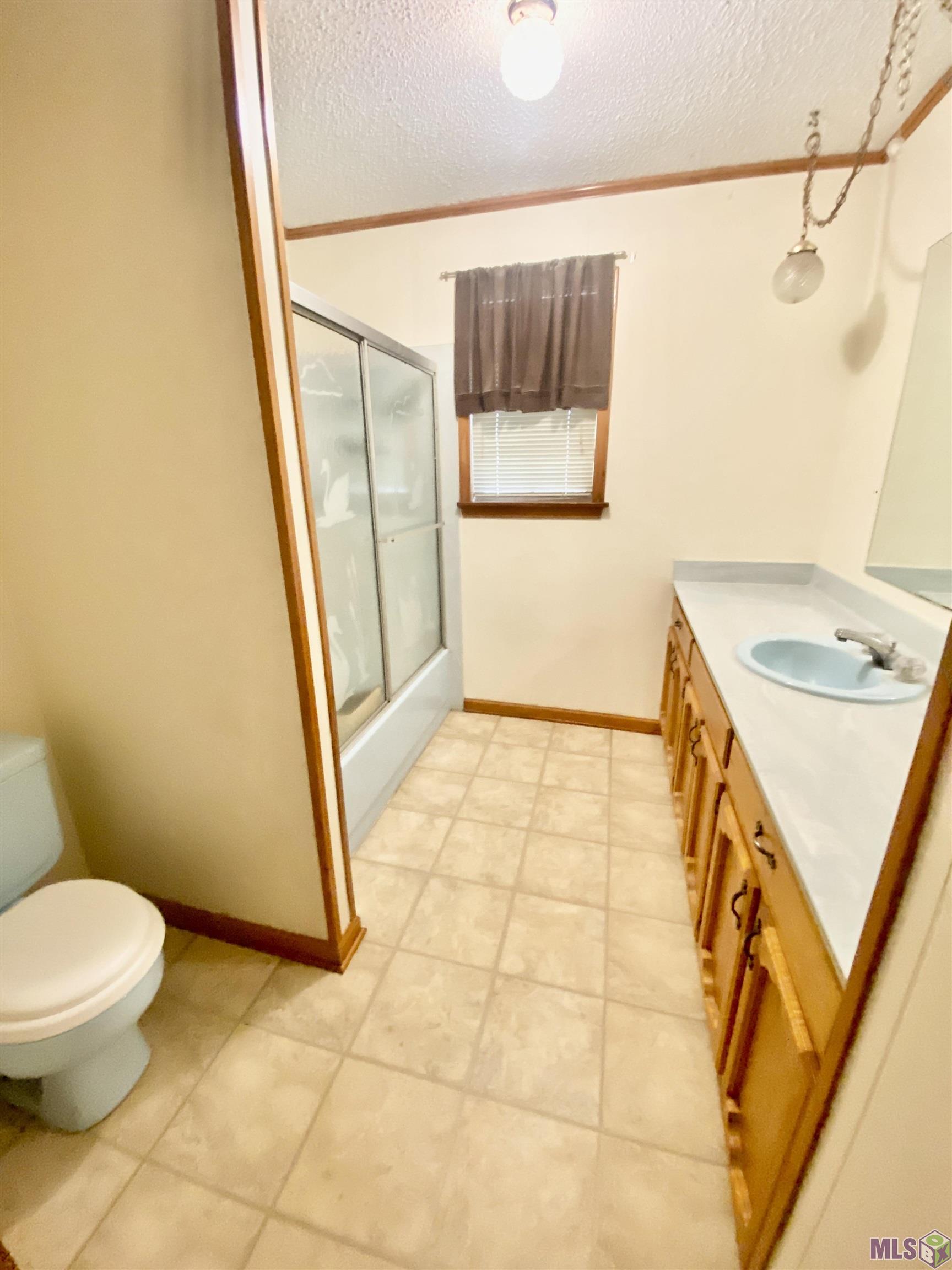 38876 Reinninger Road Denham Springs, LA 70706 - Photo 5 of 31 Hall Bath
