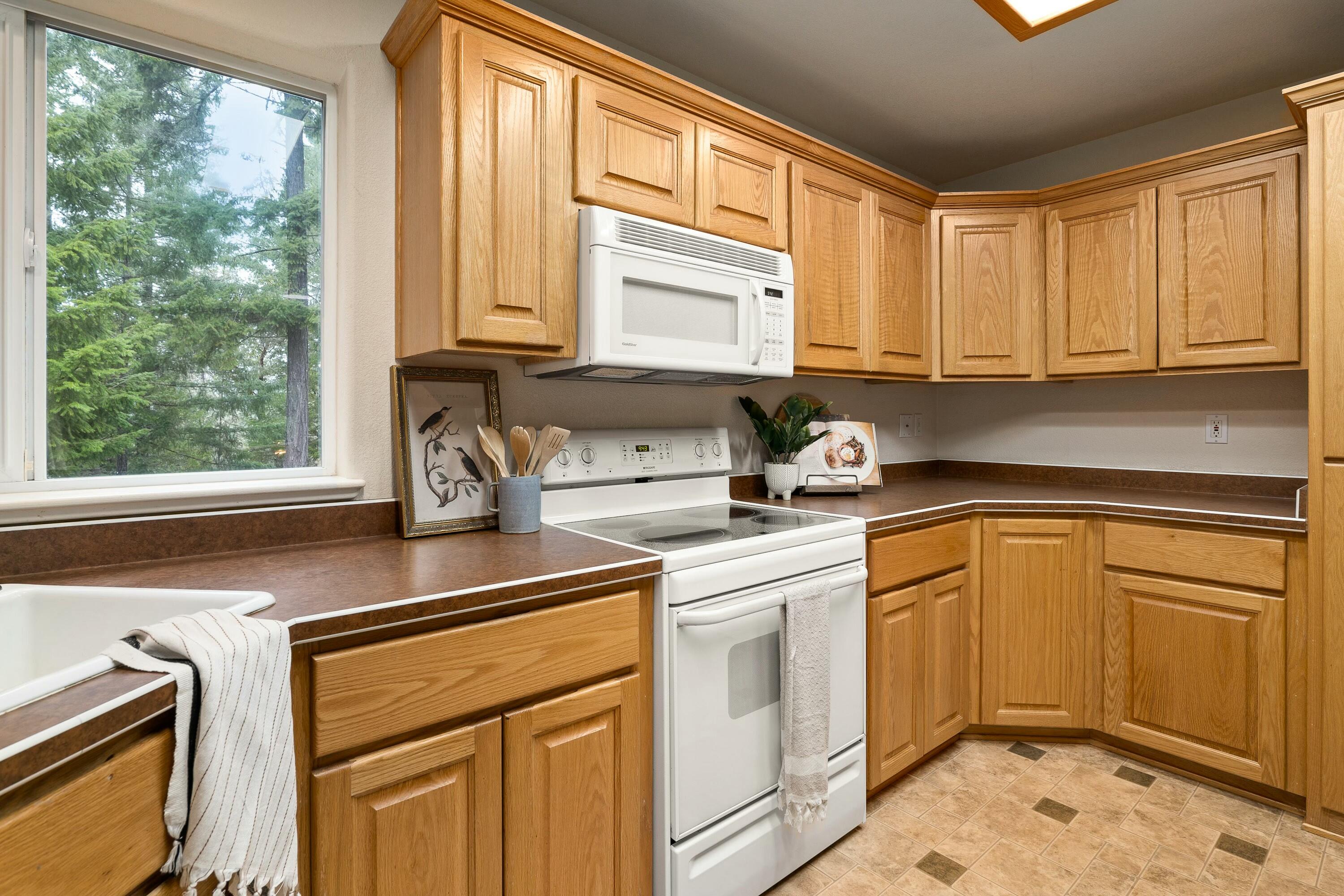 11460 Lower River Road Grants Pass, OR 97526 - Photo 11 of 49 Kitchen