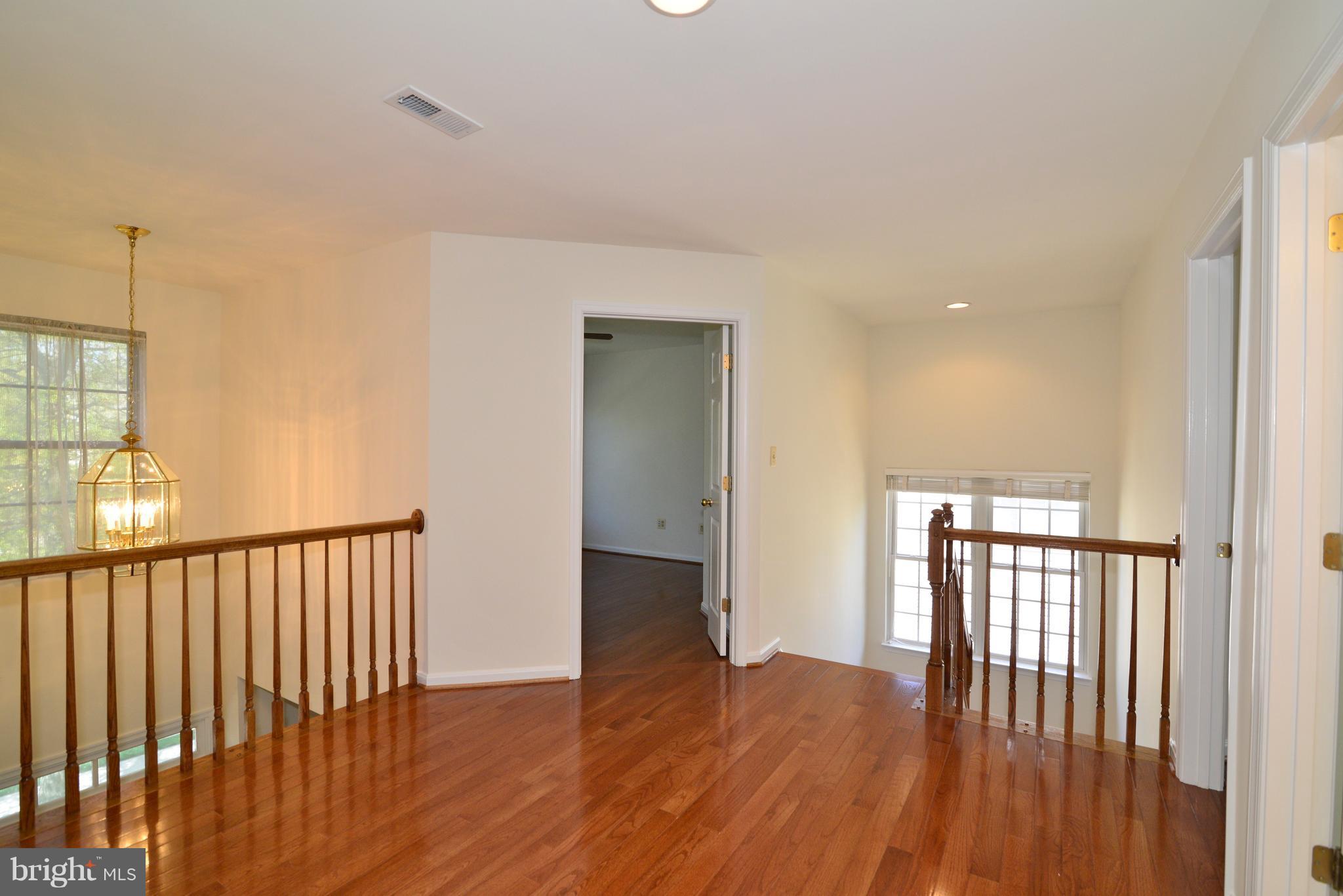 6145 Deer Ridge Trail Springfield, VA 22150 - Photo 22 of 30 Upper Landing
