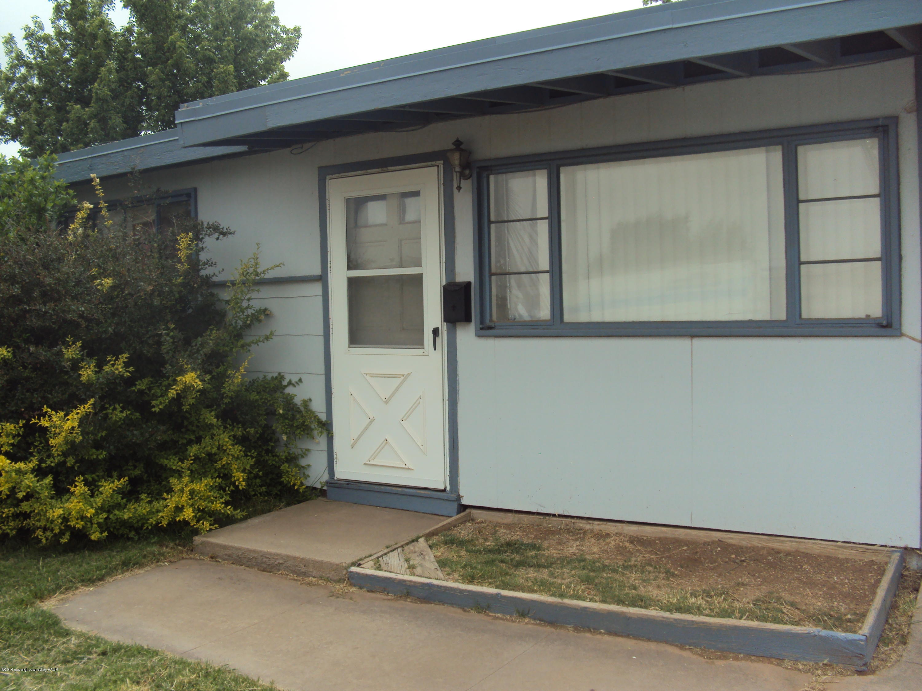 4400 South Hughes Street Amarillo, TX 79110 - Photo 2 of 16 FRONT PORCH