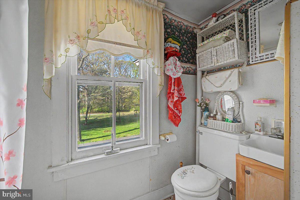 547 Church Hill Road Landenberg, PA 19350 - Photo 22 of 37 Upper level full bathroom