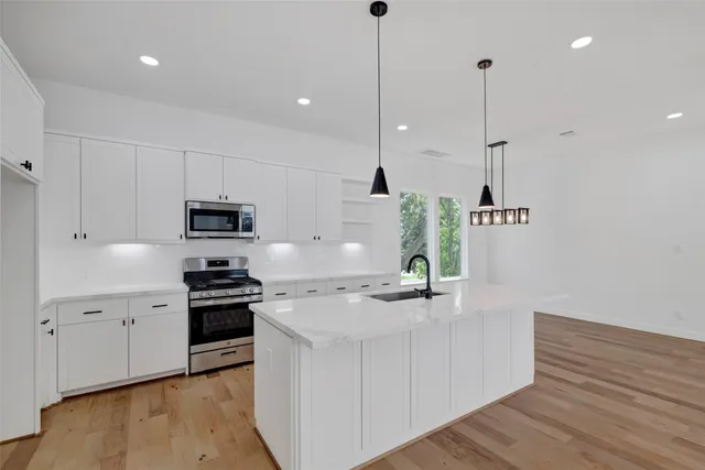 $2,400 | 9426 Campbell Road, Unit B, Houston, TX 77080