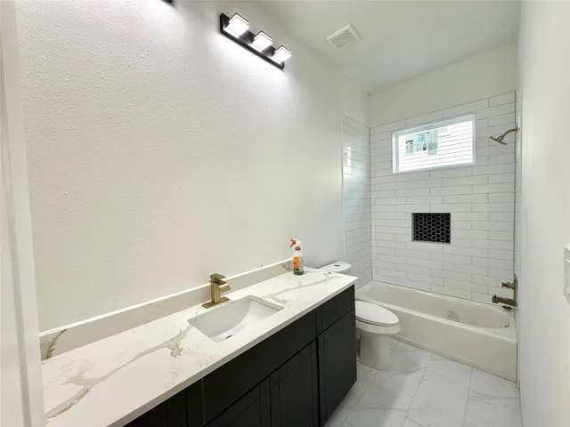 $2,400 | 9426 Campbell Road, Unit B, Houston, TX 77080