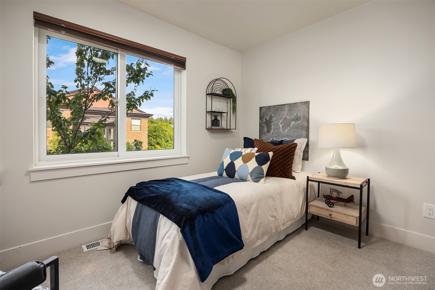 998 Northeast High Street, Unit 12 Issaquah, WA 98029 - Photo 23 of 36