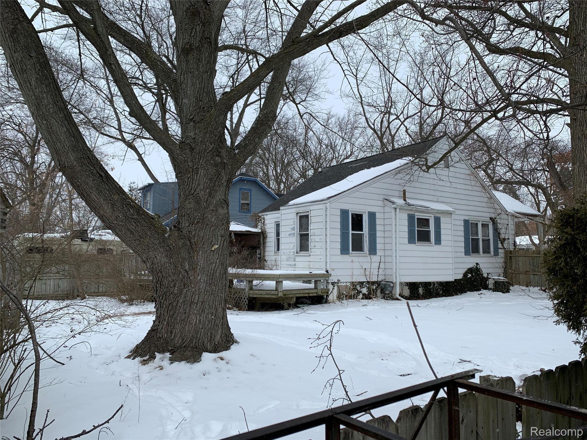 2475 Normadele Street Waterford, MI 48328 - Photo 4 of 19 IMG_1859.jpg