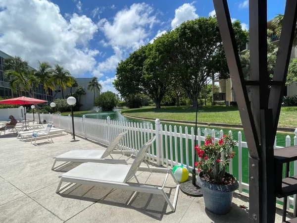 $2,200 | 896 North Federal Highway, Unit 431, Lantana, FL 33462