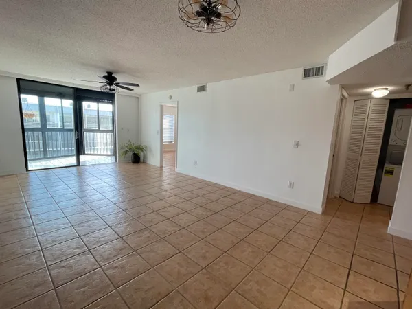 $2,200 | 896 North Federal Highway, Unit 431, Lantana, FL 33462