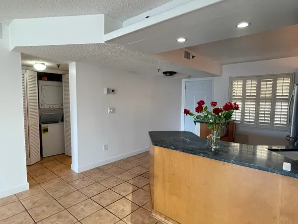 $2,200 | 896 North Federal Highway, Unit 431, Lantana, FL 33462