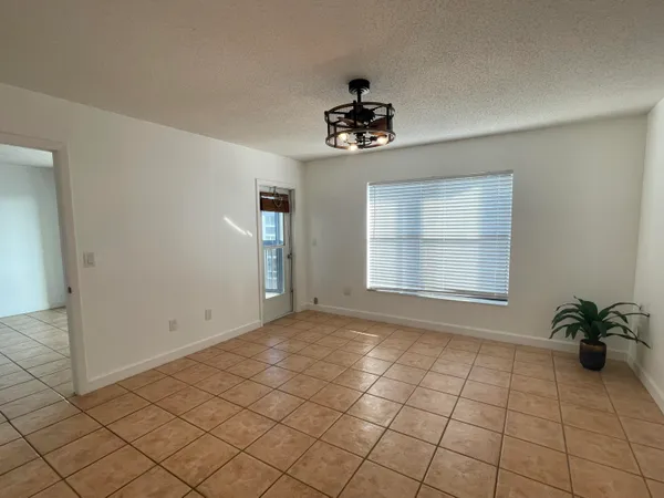 $2,200 | 896 North Federal Highway, Unit 431, Lantana, FL 33462
