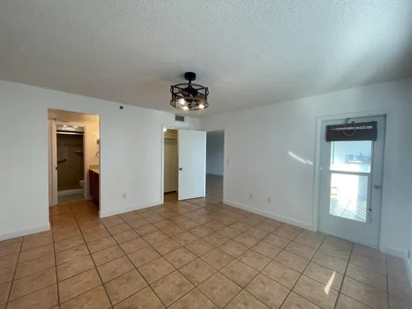 $2,200 | 896 North Federal Highway, Unit 431, Lantana, FL 33462