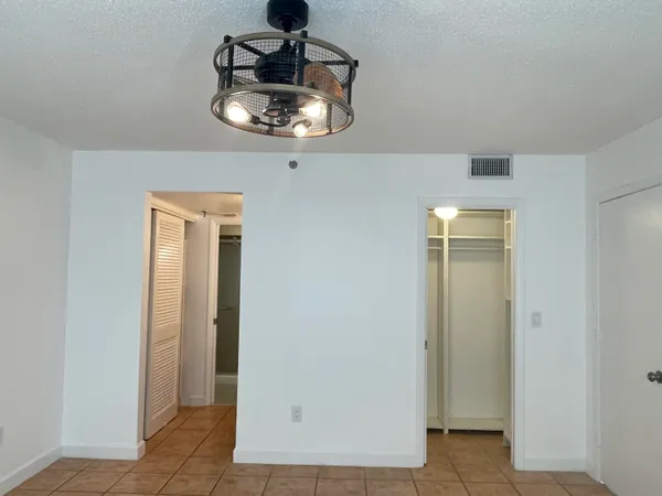$2,200 | 896 North Federal Highway, Unit 431, Lantana, FL 33462