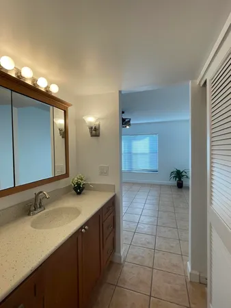 $2,200 | 896 North Federal Highway, Unit 431, Lantana, FL 33462