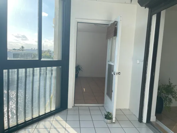 $2,200 | 896 North Federal Highway, Unit 431, Lantana, FL 33462