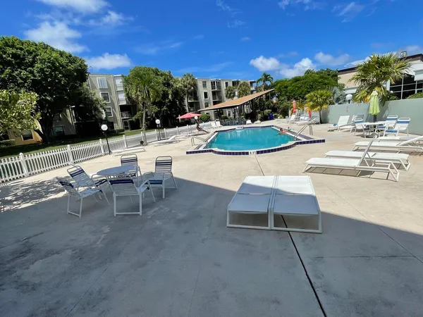 $2,200 | 896 North Federal Highway, Unit 431, Lantana, FL 33462