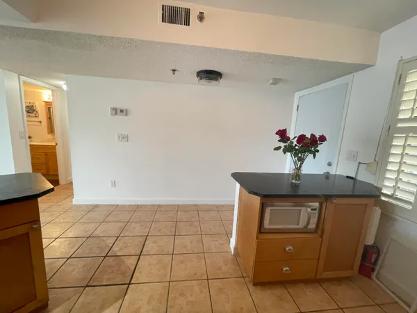 $2,200 | 896 North Federal Highway, Unit 431, Lantana, FL 33462
