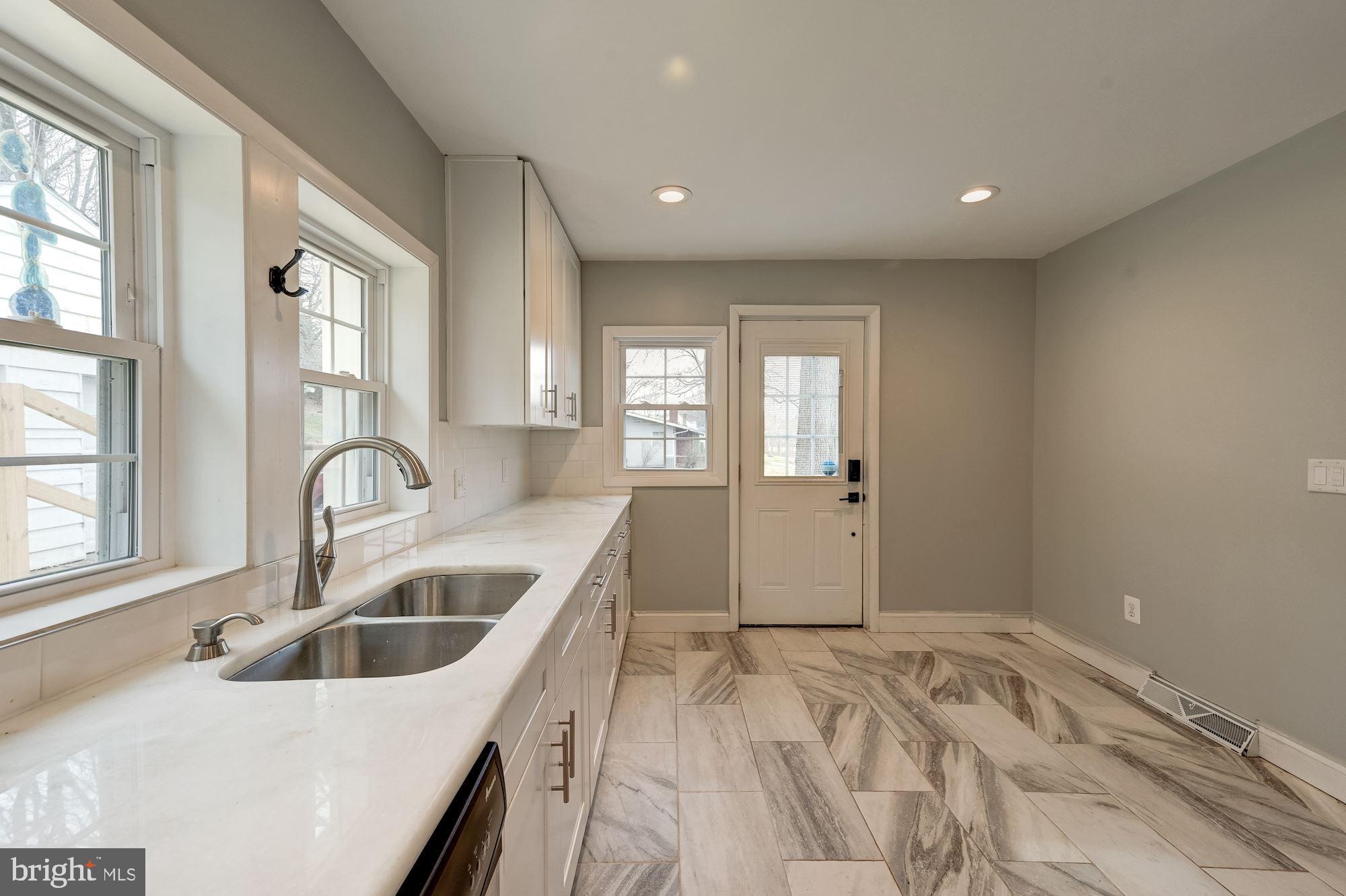 1525 Ridge Road Westminster, MD 21157 - Photo 15 of 40 Kitchen