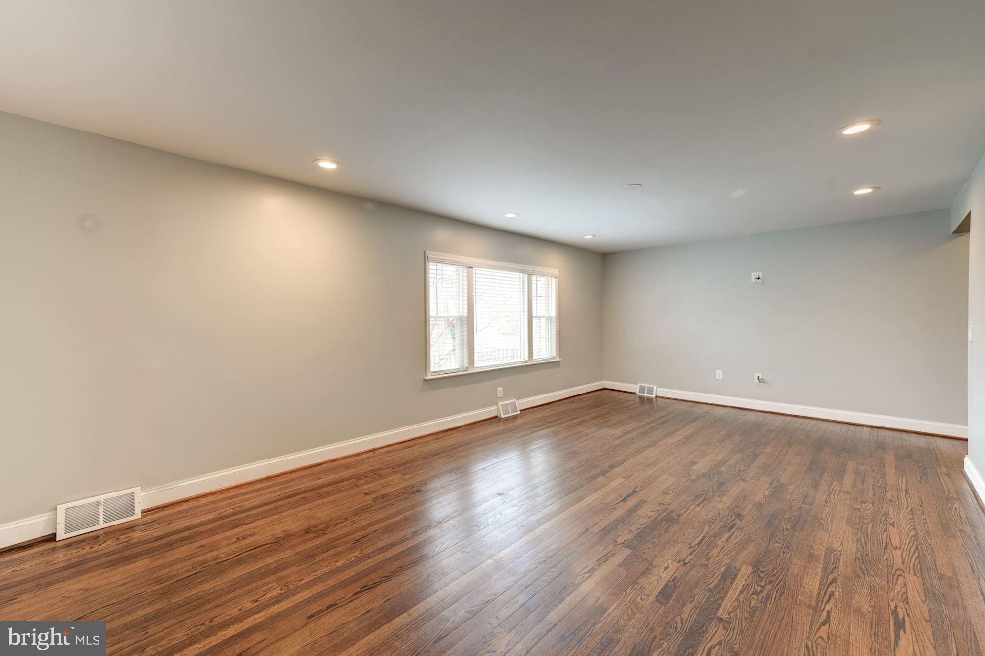 1525 Ridge Road Westminster, MD 21157 - Photo 17 of 40 Family Room