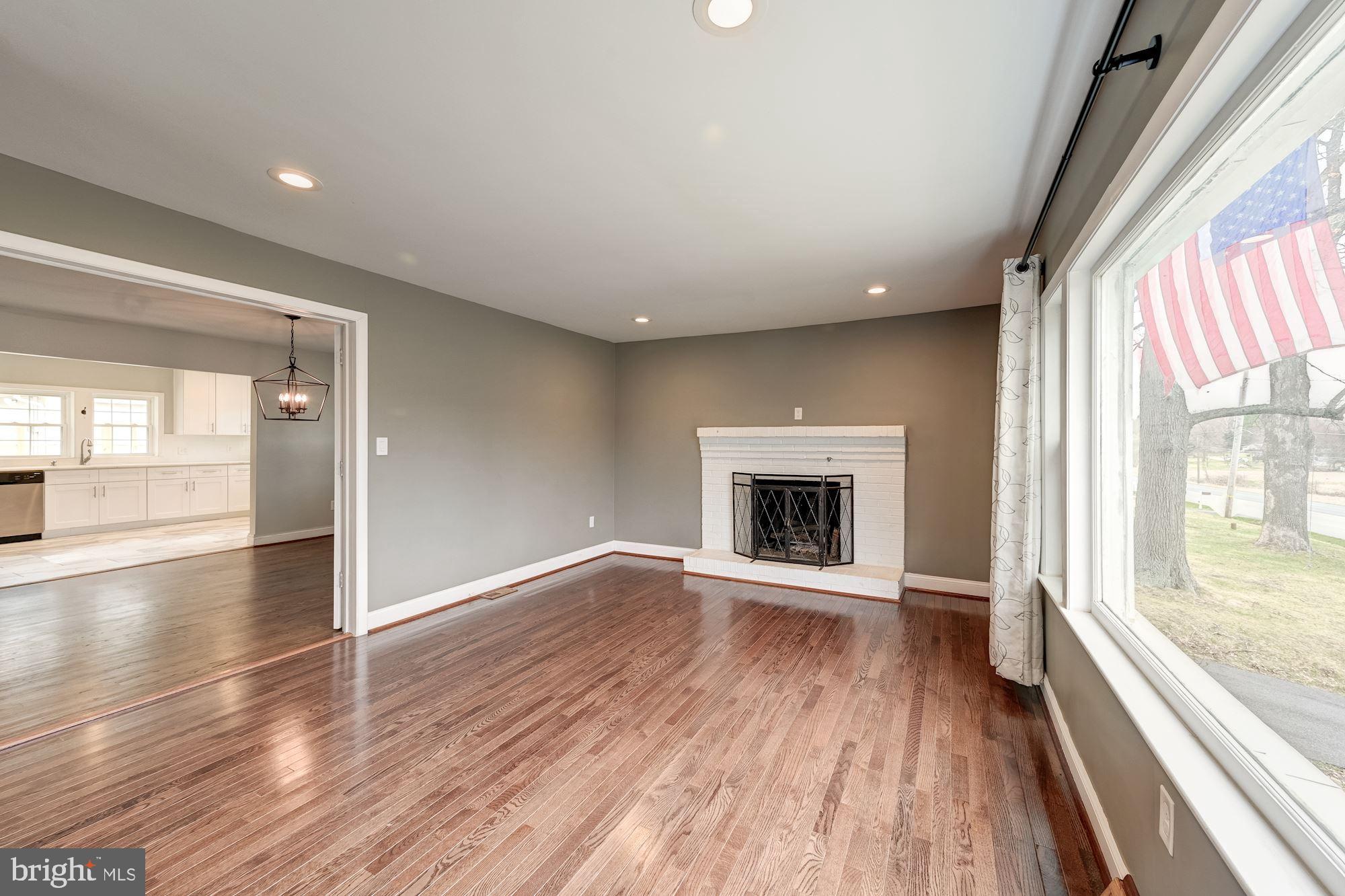 1525 Ridge Road Westminster, MD 21157 - Photo 6 of 40 Living Room