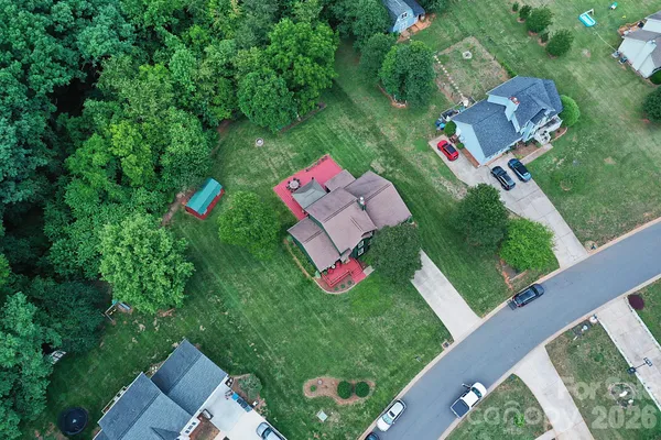 $369,900 | 5438 Winding Oak Drive, Hickory, NC 28602