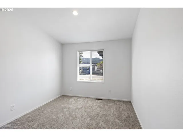 $299,900 | 435 Spruce Street, Yoncalla, OR 97499