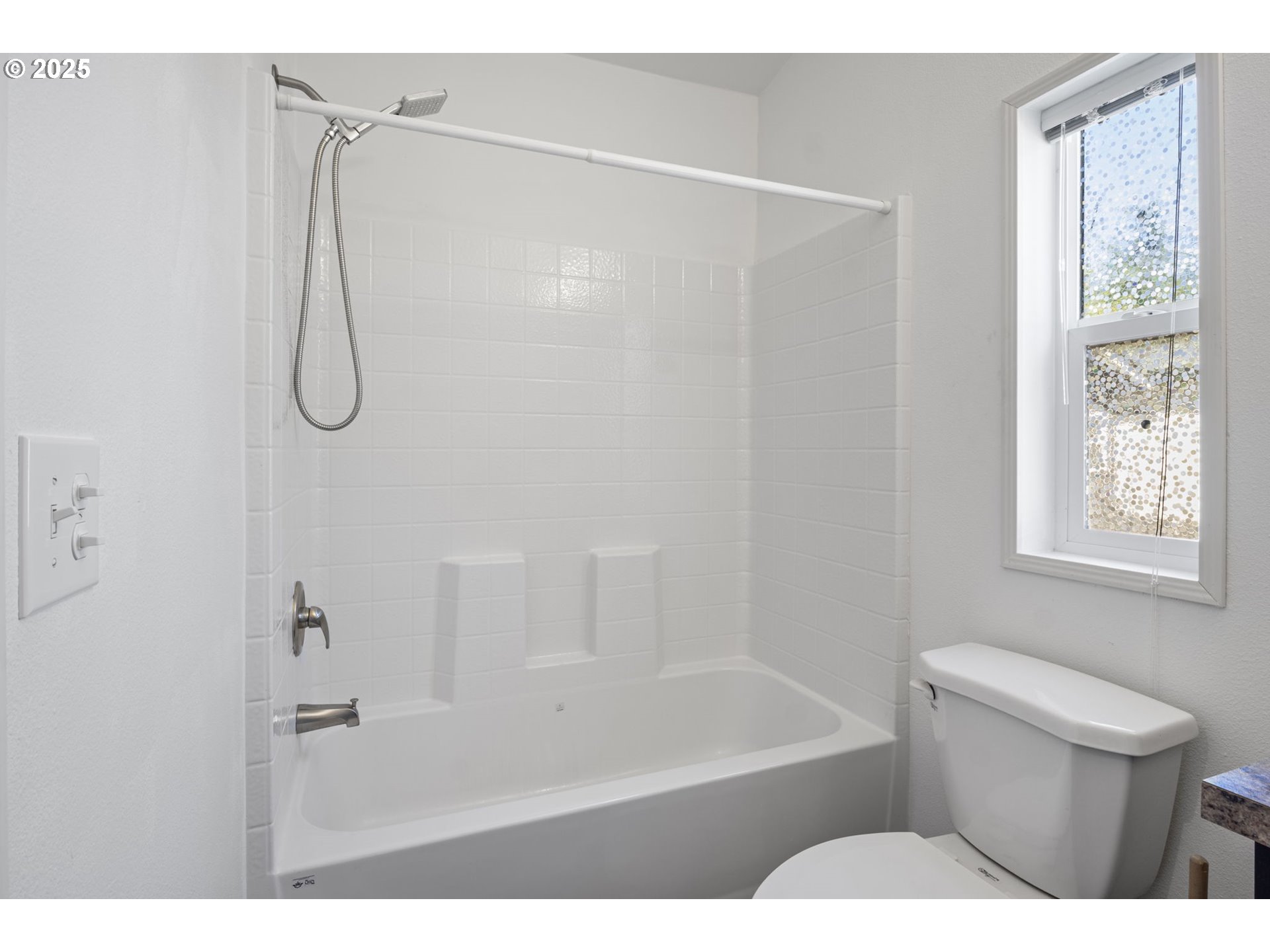 435 Spruce Street Yoncalla, OR 97499 - Photo 36 of 40 Bathroom