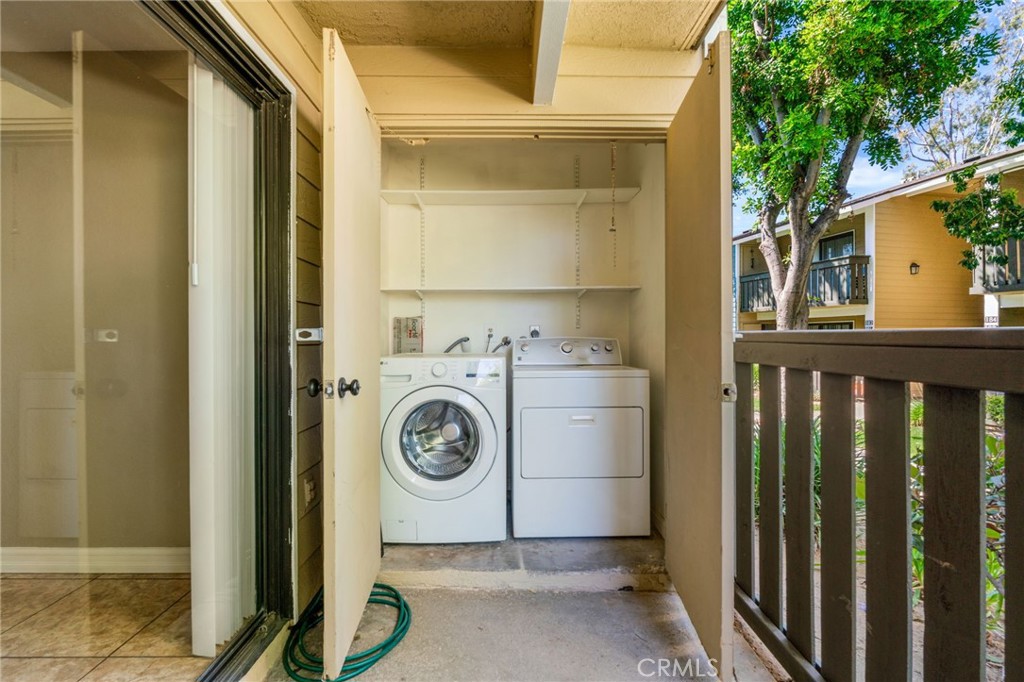 3535 Banbury Drive, Unit 119 Riverside, CA 92505 - Photo 18 of 23 a utility room with dryer and washer