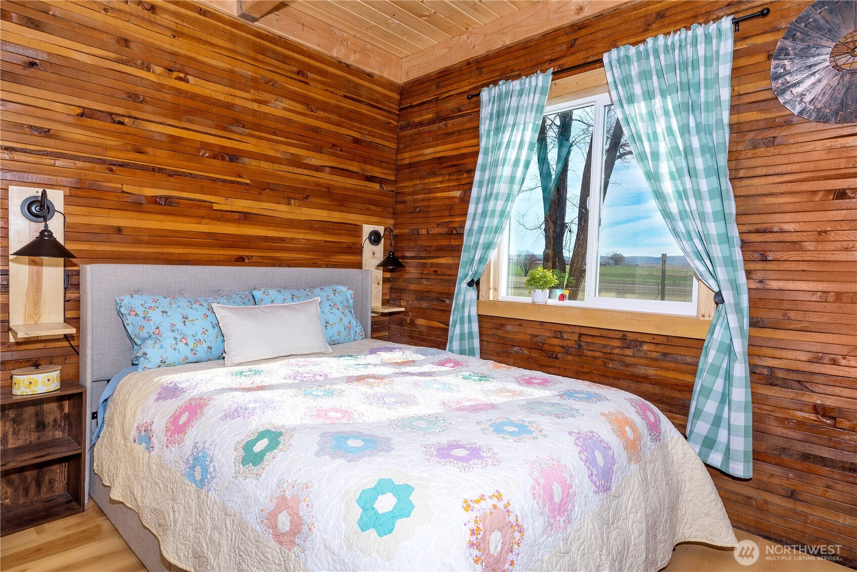 5920 4th Parallel Road Ellensburg, WA 98926 - Photo 19 of 30 a bedroom with a bed and a window