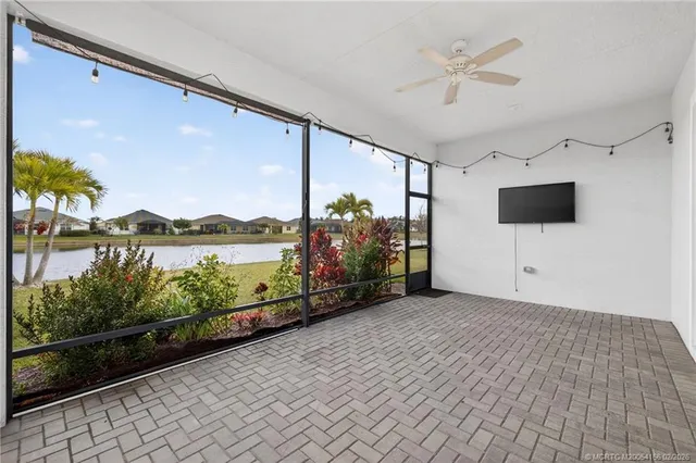 $479,900 | 607 Southeast Mulberry Way, Port St. Lucie, FL 34984