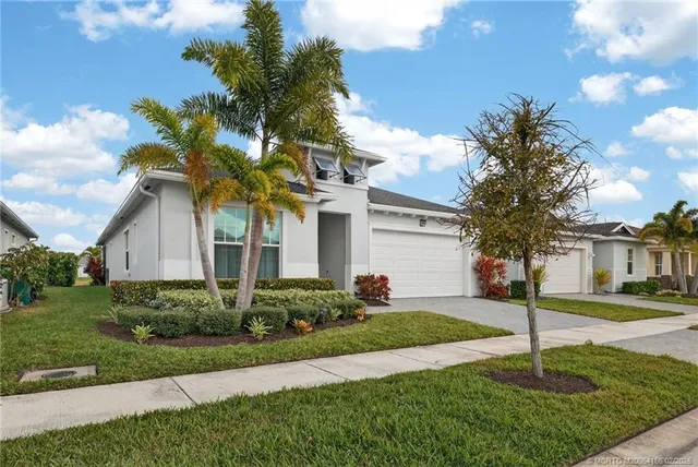 $479,900 | 607 Southeast Mulberry Way, Port St. Lucie, FL 34984