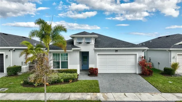 $479,900 | 607 Southeast Mulberry Way, Port St. Lucie, FL 34984