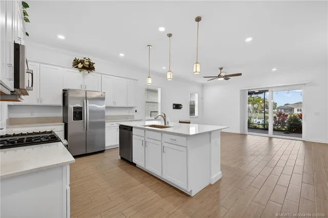 $479,900 | 607 Southeast Mulberry Way, Port St. Lucie, FL 34984